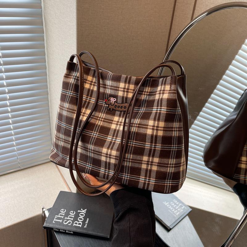 Жіноча сумка в клітку великої місткості Нова модна багатофункціональна сумка через плече 2024 р. Ретро сумка для приміських поїздок
Жіноча сумка в клітку великої місткості Нова модна багатофункціональна сумка через плече 2024 р. Ретро сумка для приміських поїздок