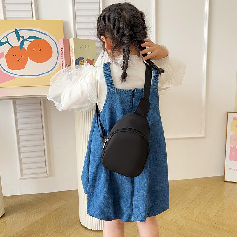 New children s solid color light and versatile breast bag simple trend fashion boys and girls single shoulder oblique span bag чорний
New children s solid color light and versatile breast bag simple trend fashion boys and girls single shoulder oblique span bag чорний