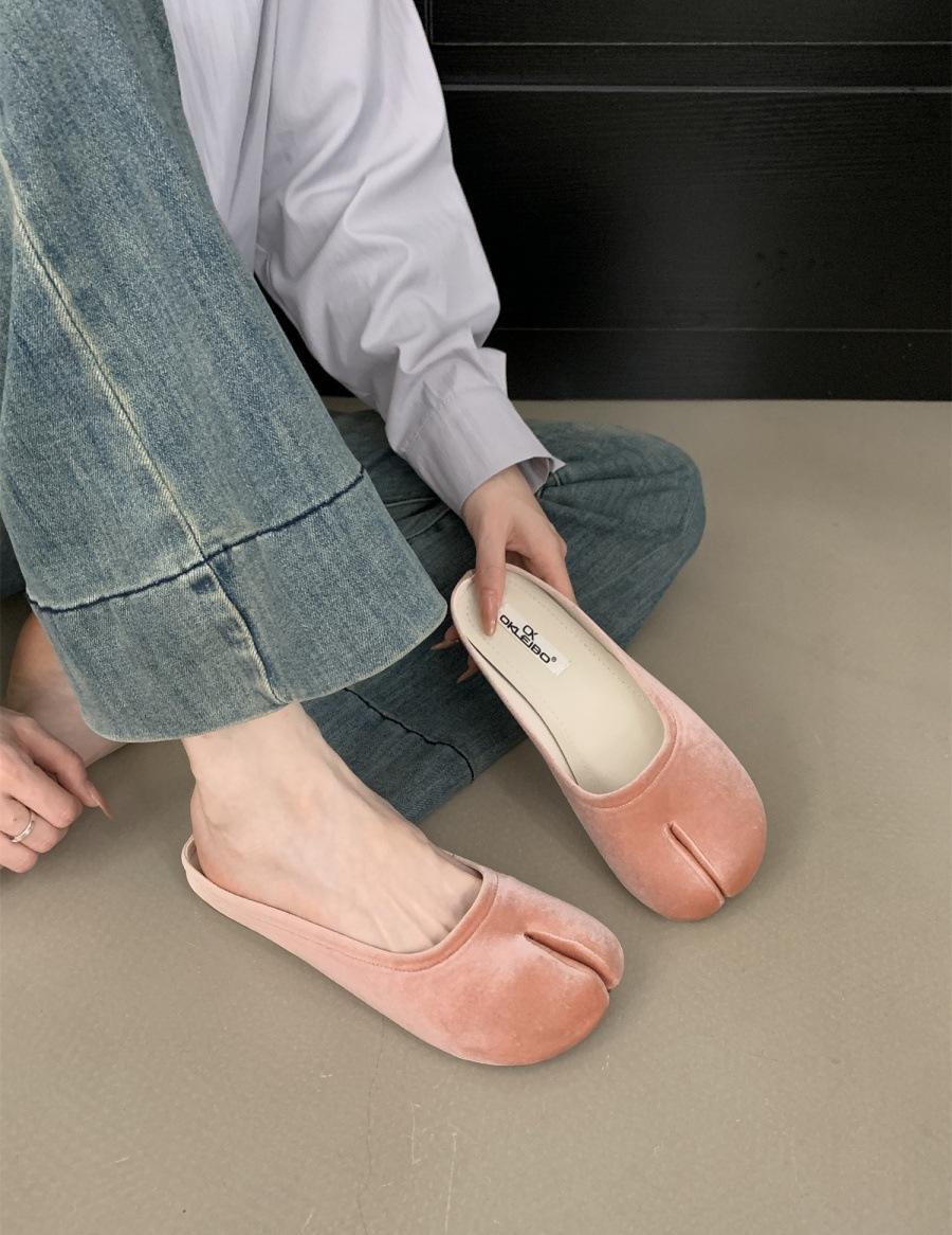 Leather version~ French gentle split-toed shoes, light-mouth ballet shoes, one-pedal pig s trotters, single shoes, women s evening wind flats 40 розовый
Leather version~ French gentle split-toed shoes, light-mouth ballet shoes, one-pedal pig s trotters, single shoes, women s evening wind flats 40 розовый