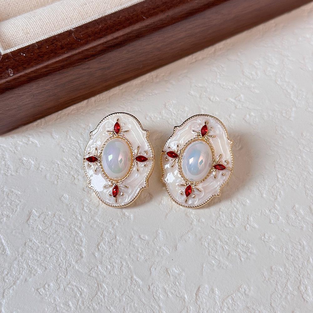 Вінтажні геометричні сережки-пусети зі стразами - Ретро придворний стиль, Нішевий дизайн, Легка розкіш, Високий клас
Вінтажні геометричні сережки-пусети зі стразами - Ретро придворний стиль, Нішевий дизайн, Легка розкіш, Високий клас