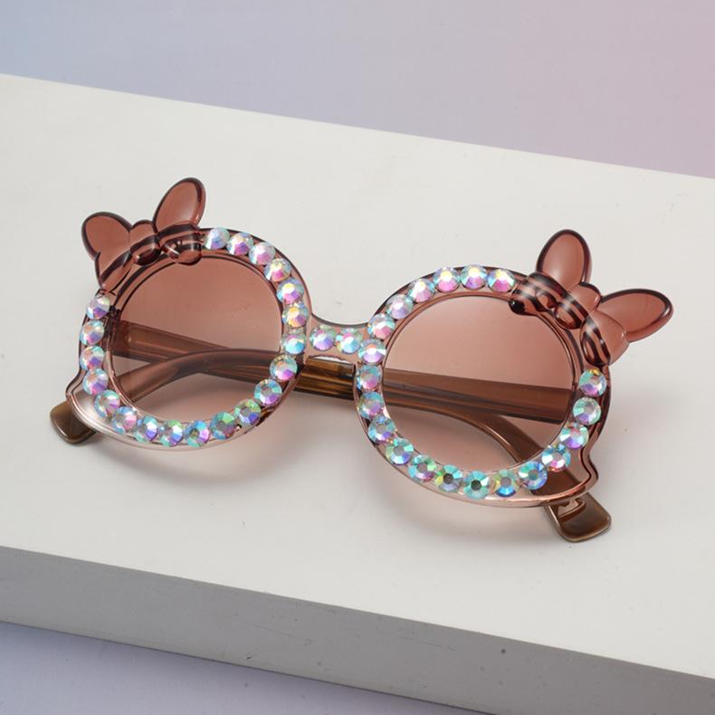 2026 Hot Sale Glitter Bow Kids Sunglasses Gradient Lens UV Blocking Adorable Little Girl Summer Eyewear KJ251
2026 Hot Sale Glitter Bow Kids Sunglasses Gradient Lens UV Blocking Adorable Little Girl Summer Eyewear KJ251