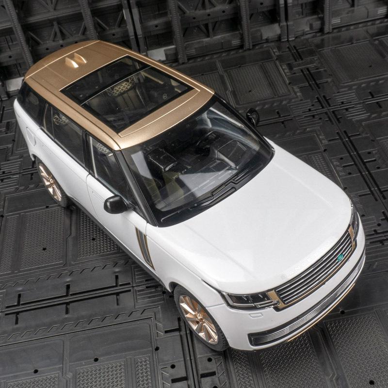 Qiyi Q1005B 2022 Land Rover Range Rover SV Replica Alloy SUV Off-Road Toy with Lights and Sounds
Qiyi Q1005B 2022 Land Rover Range Rover SV Replica Alloy SUV Off-Road Toy with Lights and Sounds