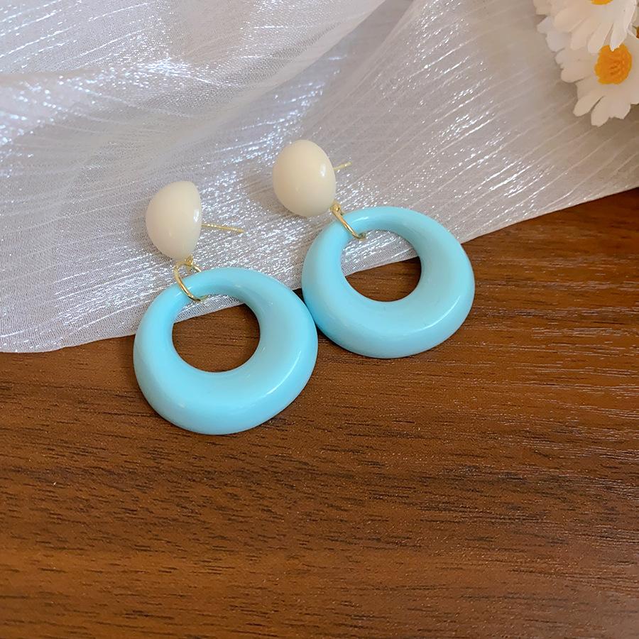 Silver needle acrylic round pendant earrings, sweet and fresh commuting temperament earrings, fashionable earrings, design sense, niche
Silver needle acrylic round pendant earrings, sweet and fresh commuting temperament earrings, fashionable earrings, design sense, niche