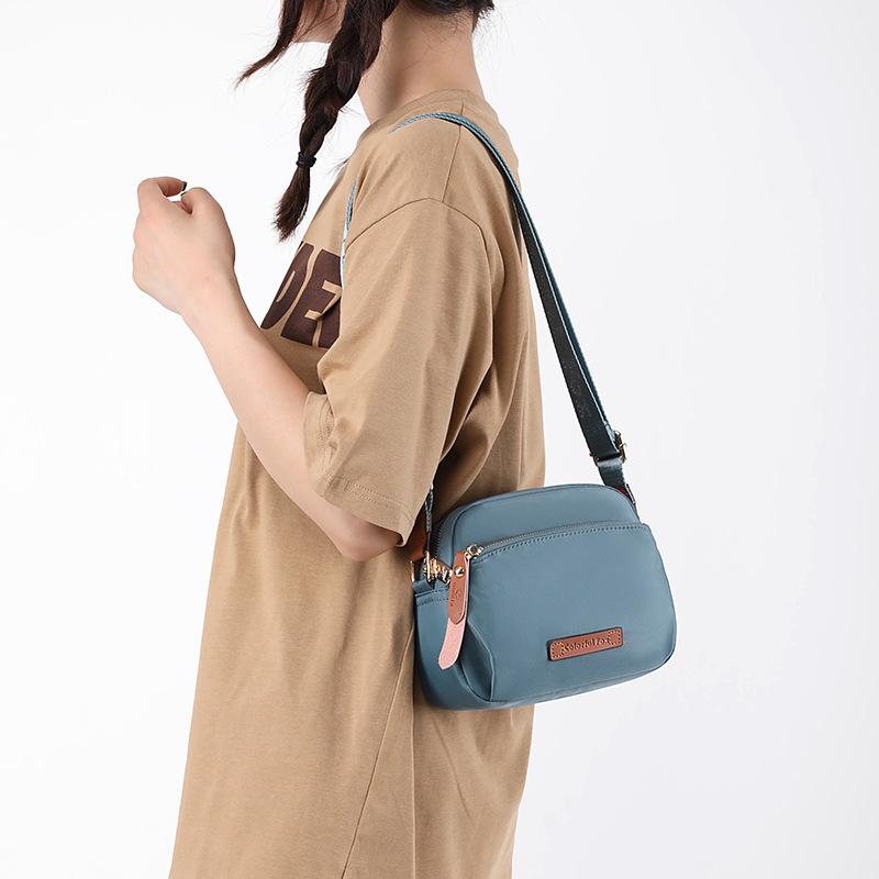 New shoulder bag women s trendy messenger bag anti-splashing nylon key change bag чорний
New shoulder bag women s trendy messenger bag anti-splashing nylon key change bag чорний
