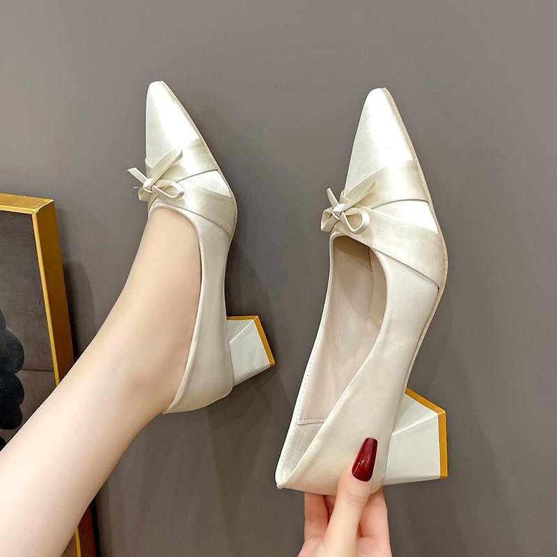Мода Модная Женщина Удобный и Элегантный Стиль Женская Обувь Заостренный Носок Летнее Платье на Каблуках Новые Милые Высокие Весенние Туфли-Лодочки 40 бежевый
Мода Модная Женщина Удобный и Элегантный Стиль Женская Обувь Заостренный Носок Летнее Платье на Каблуках Новые Милые Высокие Весенние Туфли-Лодочки 40 бежевый