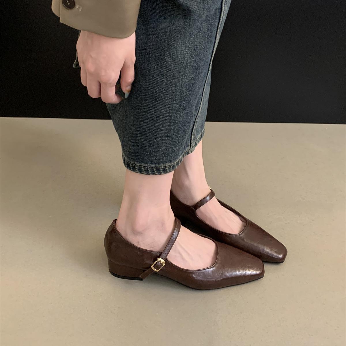 French evening breeze fairy temperament single shoes female 2024 new spring Korean version commuter thick heel Mary Jane small leather shoes 35 чорний
French evening breeze fairy temperament single shoes female 2024 new spring Korean version commuter thick heel Mary Jane small leather shoes 35 чорний