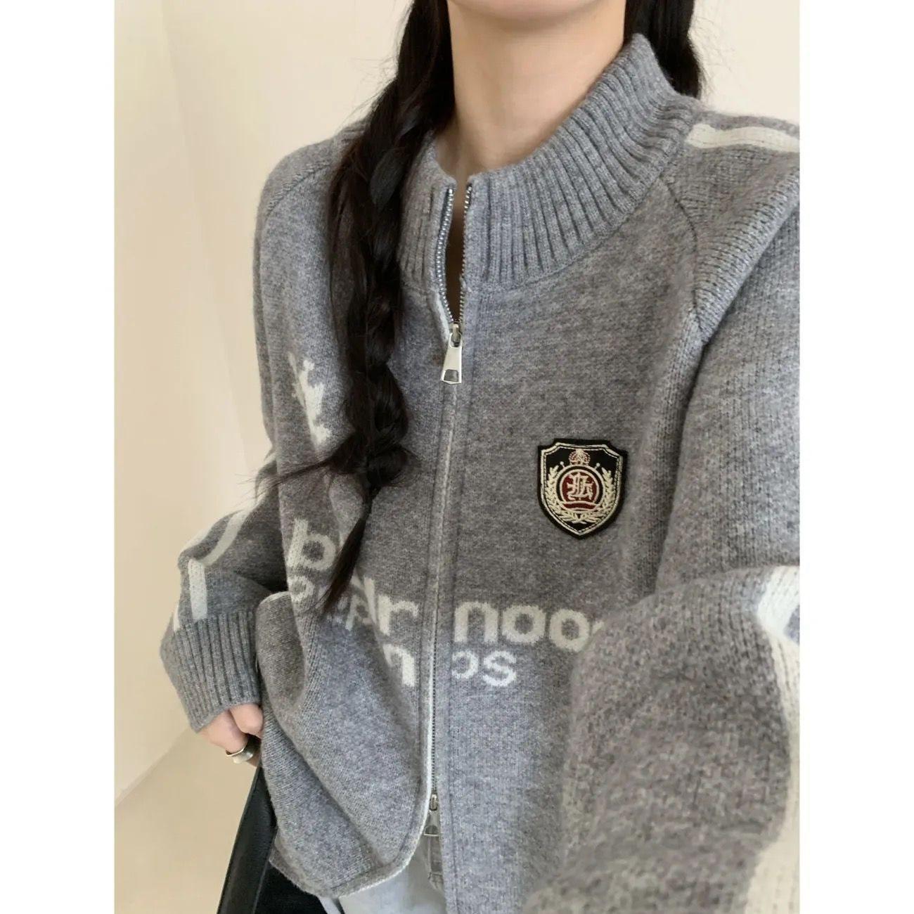 Американский бейсбольный кардиган на молнии - Осенне-зимний свитер крупной вязки S (80-90 jin) серый
Американский бейсбольный кардиган на молнии - Осенне-зимний свитер крупной вязки S (80-90 jin) серый