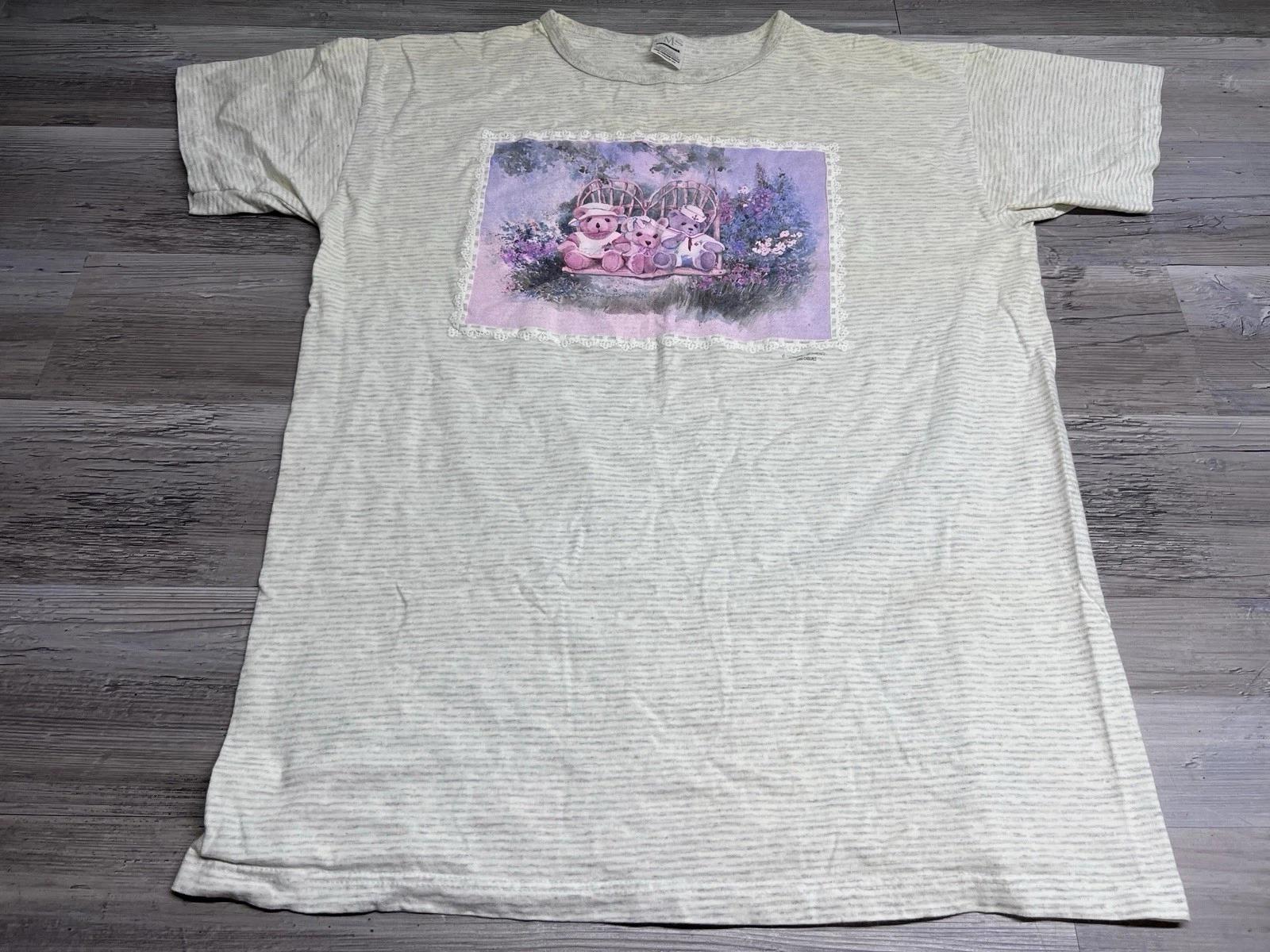 Vintage 90s Cute Teddy Bear T-Shirt Grandmacore Single Stitch Made in USA OSFA 4XL
Vintage 90s Cute Teddy Bear T-Shirt Grandmacore Single Stitch Made in USA OSFA 4XL