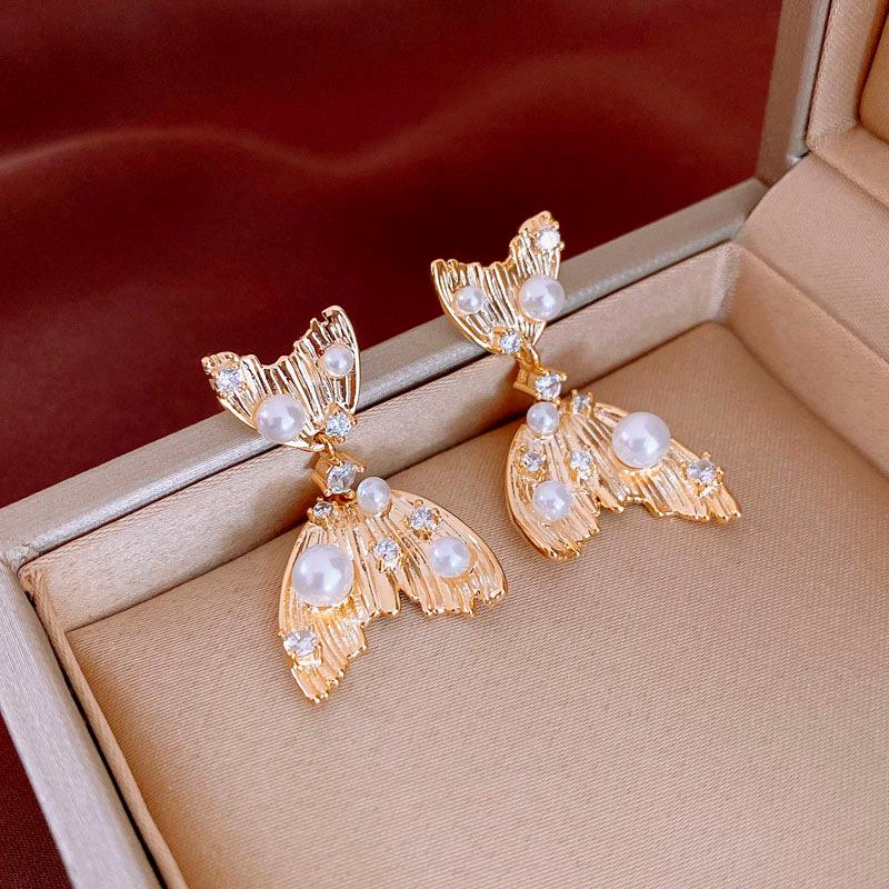 Elegant Zircon Faux Pearl Fishtail Sterling Silver Earrings - French Luxury Design for Women
Elegant Zircon Faux Pearl Fishtail Sterling Silver Earrings - French Luxury Design for Women