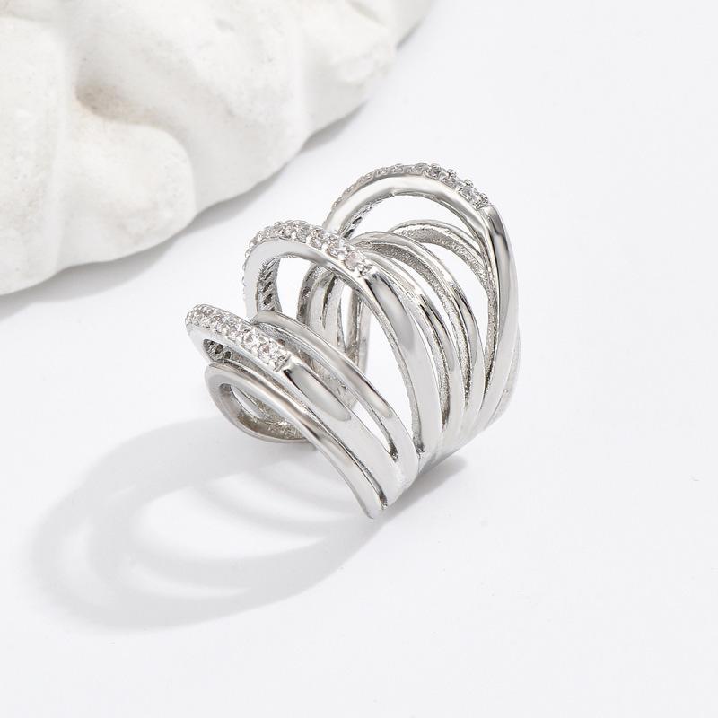 Новый персонализированный дизайн многослойные серьги-клипсы с бриллиантами легкая роскошь хай-энд нишевые клипсы для козелка уха без пирсинга серьги
Новый персонализированный дизайн многослойные серьги-клипсы с бриллиантами легкая роскошь хай-энд нишевые клипсы для козелка уха без пирсинга серьги