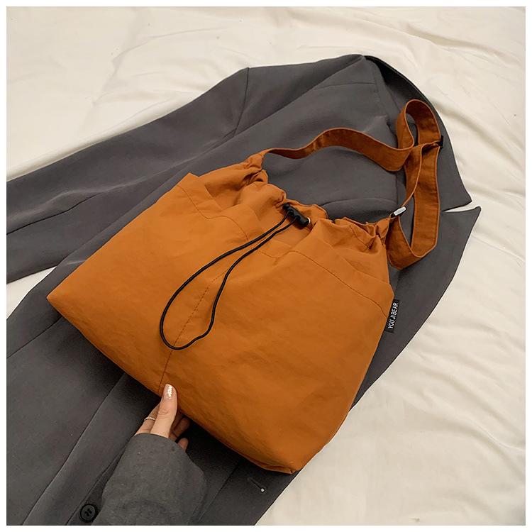 Casual big bag women s 2024 new fashion cloth bag shoulder bag large capacity tote bag class commuter messenger bag
Casual big bag women s 2024 new fashion cloth bag shoulder bag large capacity tote bag class commuter messenger bag
