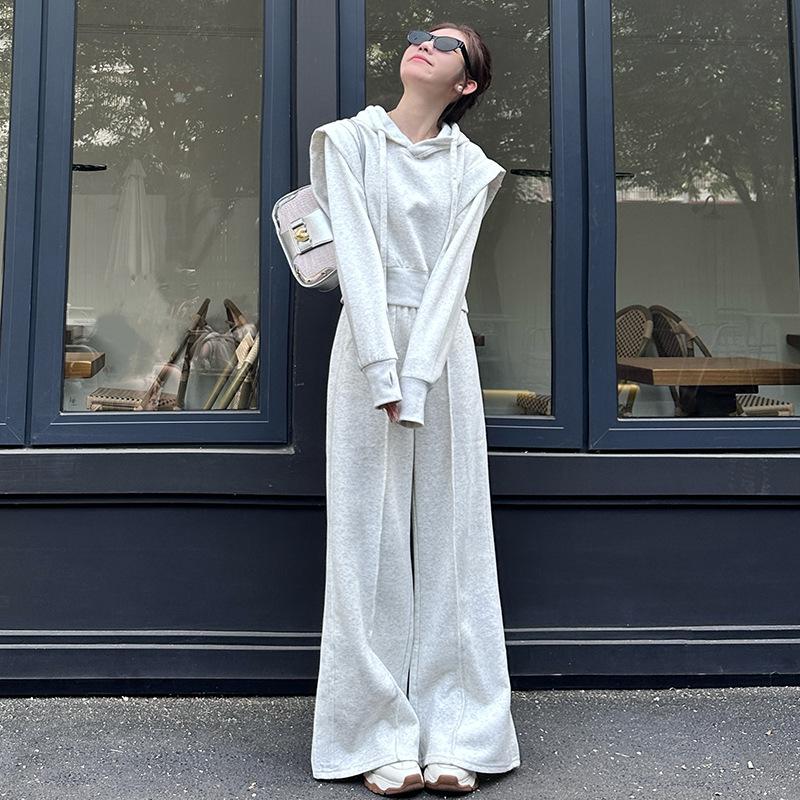 Весенний женский модный комплект: облегающая толстовка с капюшоном и брюки широкого кроя L (65-72 kg)
Весенний женский модный комплект: облегающая толстовка с капюшоном и брюки широкого кроя L (65-72 kg)