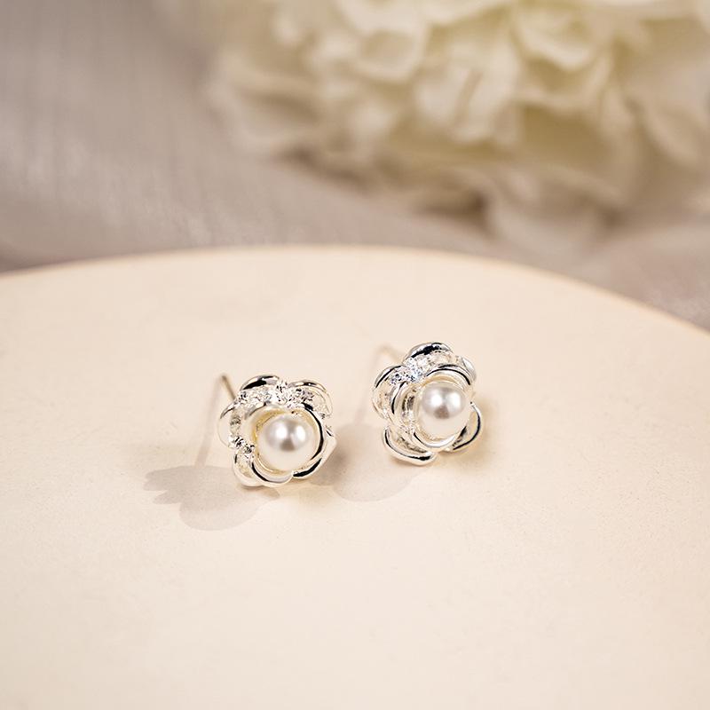 Silver Needle Korean Style Flower Stud Earrings: Elegant High-End Pearl Earrings for Daily Wear
Silver Needle Korean Style Flower Stud Earrings: Elegant High-End Pearl Earrings for Daily Wear