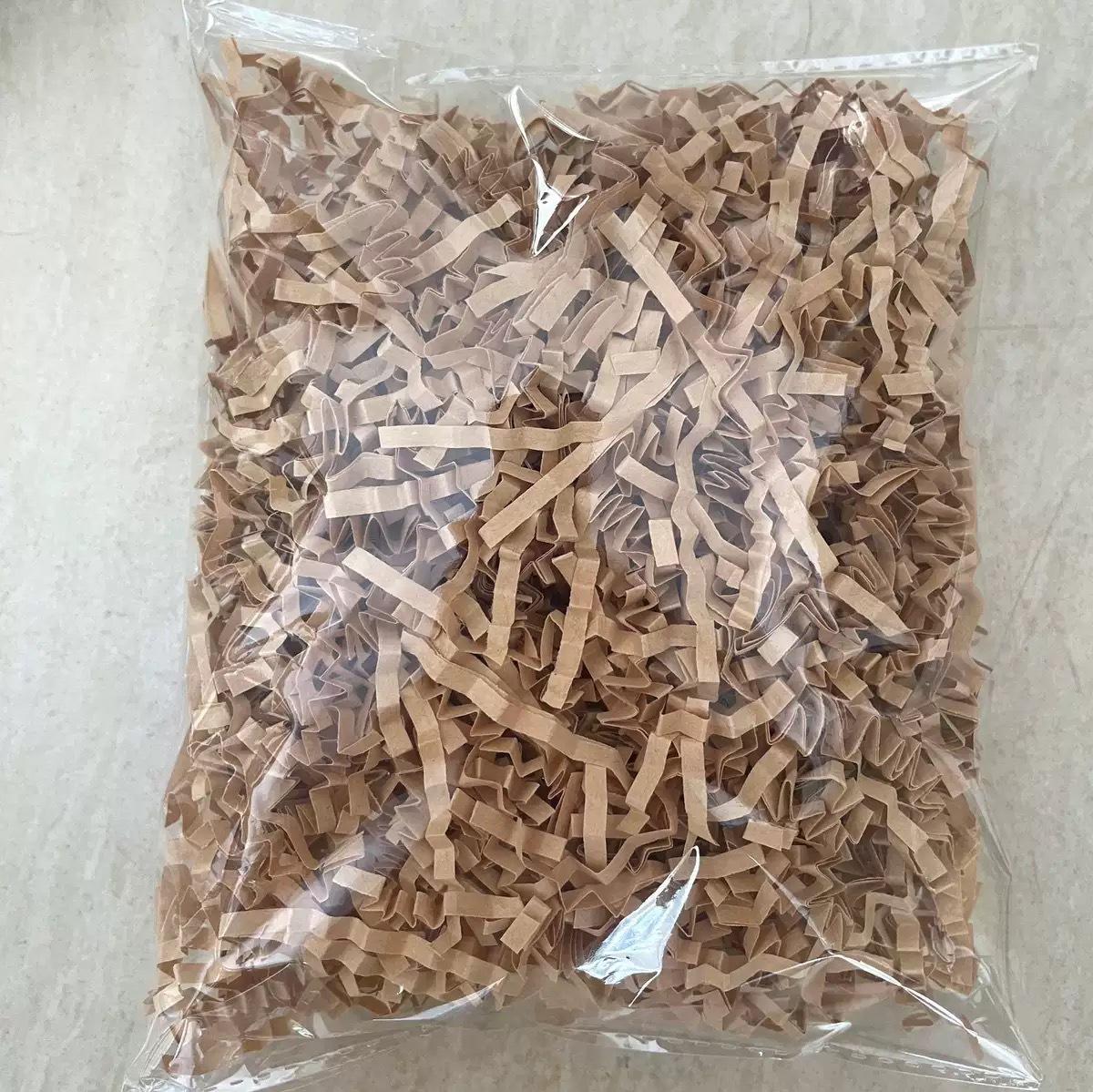 Волнистая цветная рваная бумага из коровьей кожи для подарочных коробок - косметика Red Wine Wrinkled Raffia 200g
Волнистая цветная рваная бумага из коровьей кожи для подарочных коробок - косметика Red Wine Wrinkled Raffia 200g