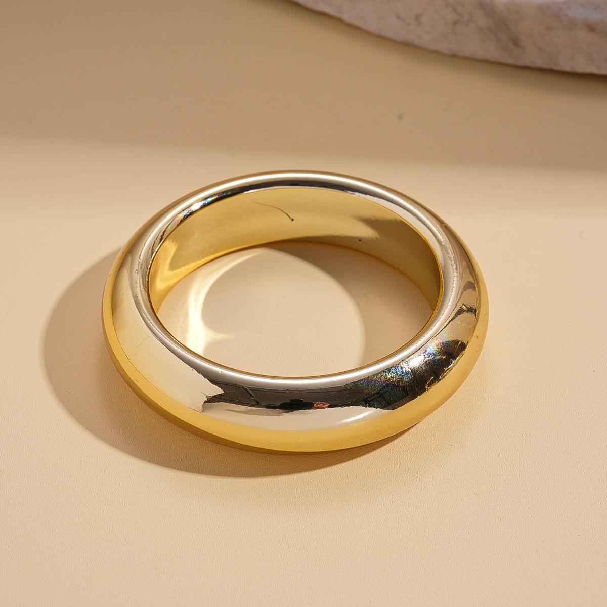 European and American metal light-sensitive surface round twisted opening bracelet cold wind geometric simple jewelry
European and American metal light-sensitive surface round twisted opening bracelet cold wind geometric simple jewelry