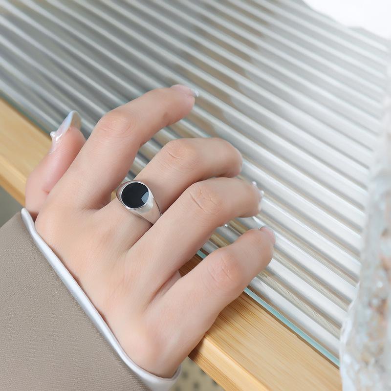 Позолоченное 18-каратным золотом титановое кольцо-печатка черного цвета с эмалью Size 9
Позолоченное 18-каратным золотом титановое кольцо-печатка черного цвета с эмалью Size 9