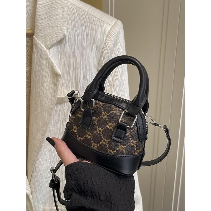 Fashion trend messenger bag printed letter shoulder bag new high texture retro color scheme handbag
Fashion trend messenger bag printed letter shoulder bag new high texture retro color scheme handbag