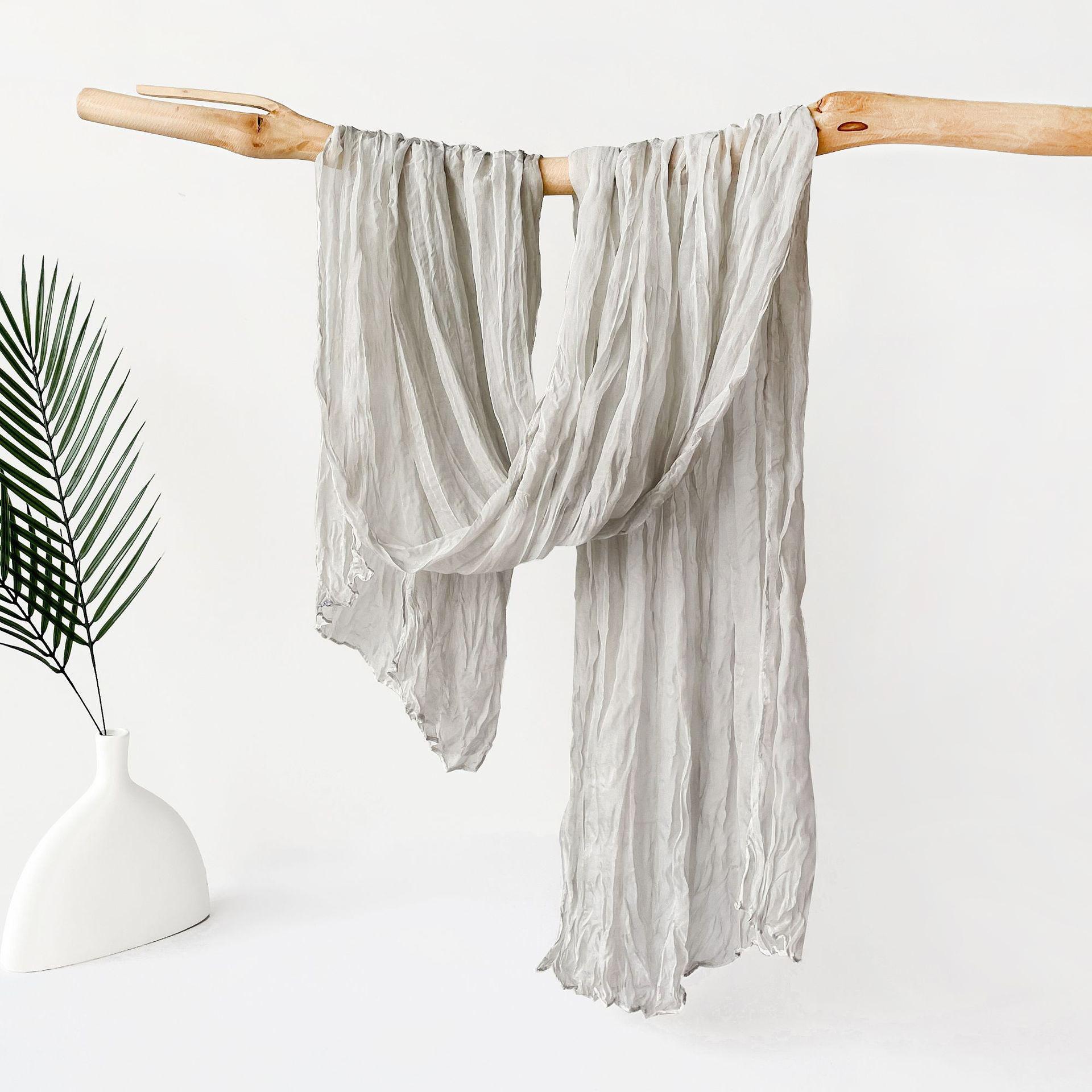 Maracia Headscarf Spring and Autumn Solid Color Cloud Pattern Folded Scarf Monochrome Thin Gauze Shawl Shawl 160*70cm
Maracia Headscarf Spring and Autumn Solid Color Cloud Pattern Folded Scarf Monochrome Thin Gauze Shawl Shawl 160*70cm
