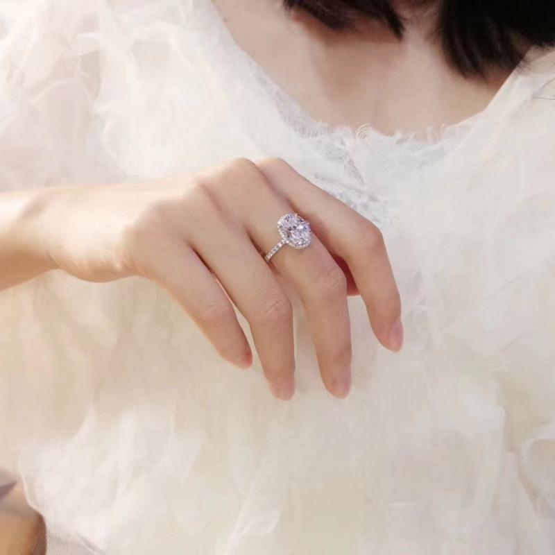 Кольцо GemChic для женщин, модное, изысканное, с массивным муассанитом и цирконом, открывающееся кольцо, регулируемое, на день рождения, на Рождество, в подарок
Кольцо GemChic для женщин, модное, изысканное, с массивным муассанитом и цирконом, открывающееся кольцо, регулируемое, на день рождения, на Рождество, в подарок