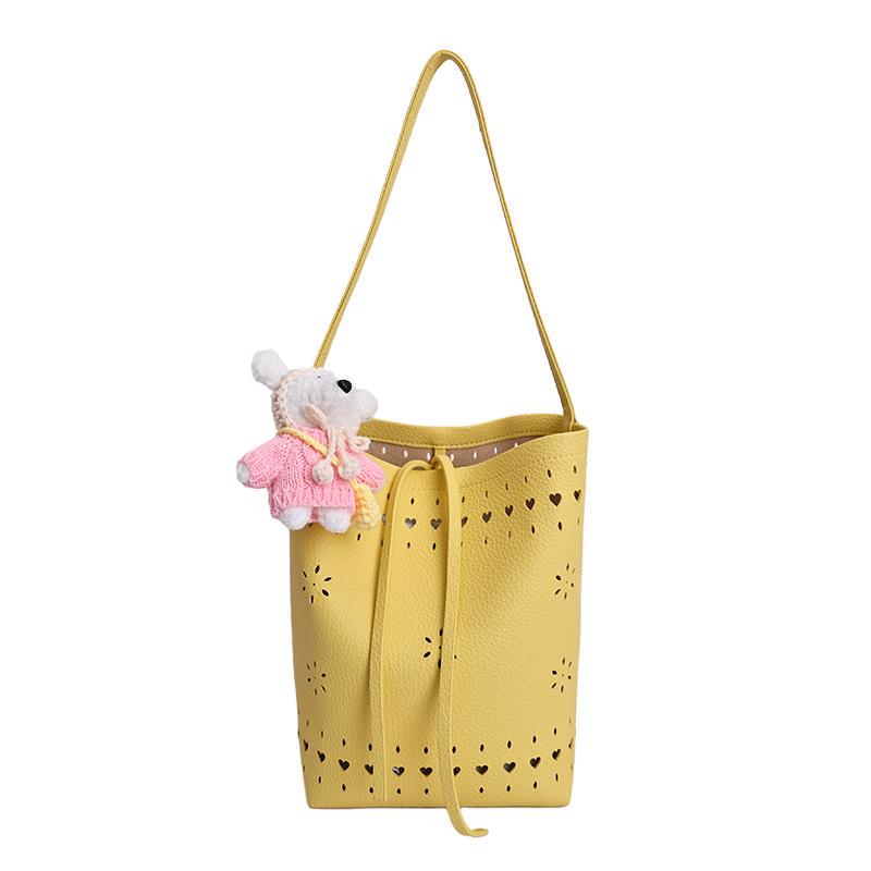 Summer Daily Heart Perforated Hollow Out Bucket Bag with Bunny Pendant Lightweight Shoulder Handbag for Shopping and Travel жовтий
Summer Daily Heart Perforated Hollow Out Bucket Bag with Bunny Pendant Lightweight Shoulder Handbag for Shopping and Travel жовтий