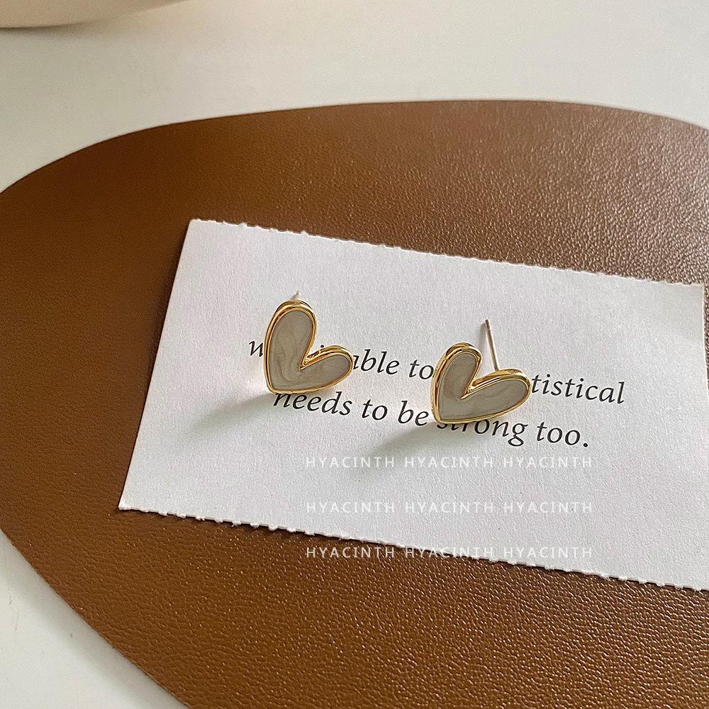 S925 silver needle Korean fashion love earrings ins light luxury and sweet daily versatile stud earrings pearlescent white peach heart white k silver
S925 silver needle Korean fashion love earrings ins light luxury and sweet daily versatile stud earrings pearlescent white peach heart white k silver