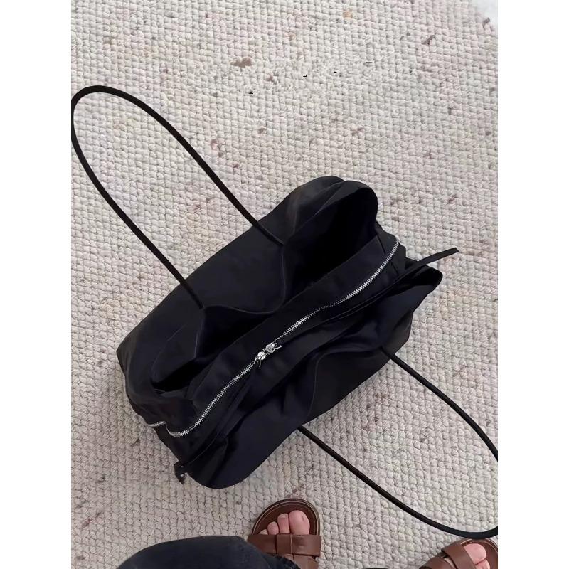 Large Capacity Multi Pocket Armpit Bag 2026 New Korean Style Nylon Minimalist Commuter Tote Shoulder Bag KTB
Large Capacity Multi Pocket Armpit Bag 2026 New Korean Style Nylon Minimalist Commuter Tote Shoulder Bag KTB