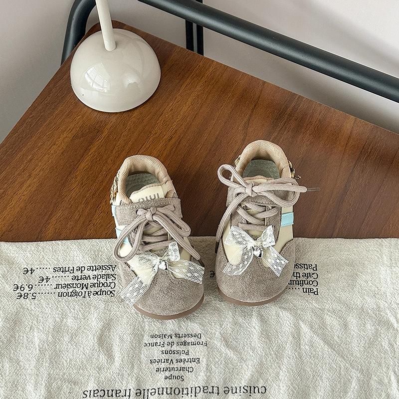 Удобные детские туфли на мягкой подошве с застежкой-липучкой, модель Forrest Gump, осень 2025, повседневная спортивная обувь для мальчиков и девочек, для детей среднего и младшего возраста 23
Удобные детские туфли на мягкой подошве с застежкой-липучкой, модель Forrest Gump, осень 2025, повседневная спортивная обувь для мальчиков и девочек, для детей среднего и младшего возраста 23