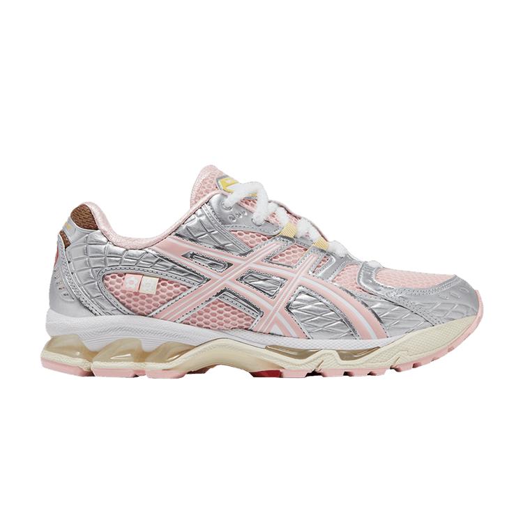 ASICS VANDYTHEPINK x atmos x Gel Nimbus 10.1 Strawberry Unisex Sneakers Metallic-Silver 1203A865-702 42
ASICS VANDYTHEPINK x atmos x Gel Nimbus 10.1 Strawberry Unisex Sneakers Metallic-Silver 1203A865-702 42