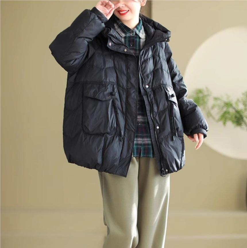 Schinteon Женский пуховик Повседневный Свободный Оверсайз Осень Зима Верхняя одежда Пух белой утки Теплое Толстое Пальто с капюшоном One Size чёрный
Schinteon Женский пуховик Повседневный Свободный Оверсайз Осень Зима Верхняя одежда Пух белой утки Теплое Толстое Пальто с капюшоном One Size чёрный