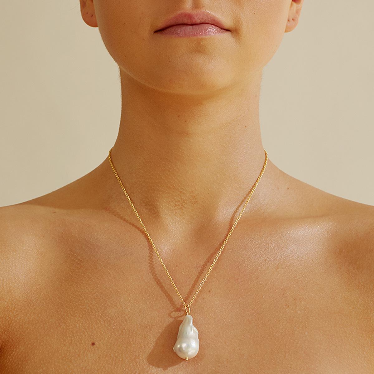 European American Baroque Pearl Fishtail Necklace: Trendy, Irregular, Simple, Unique Temperament
European American Baroque Pearl Fishtail Necklace: Trendy, Irregular, Simple, Unique Temperament