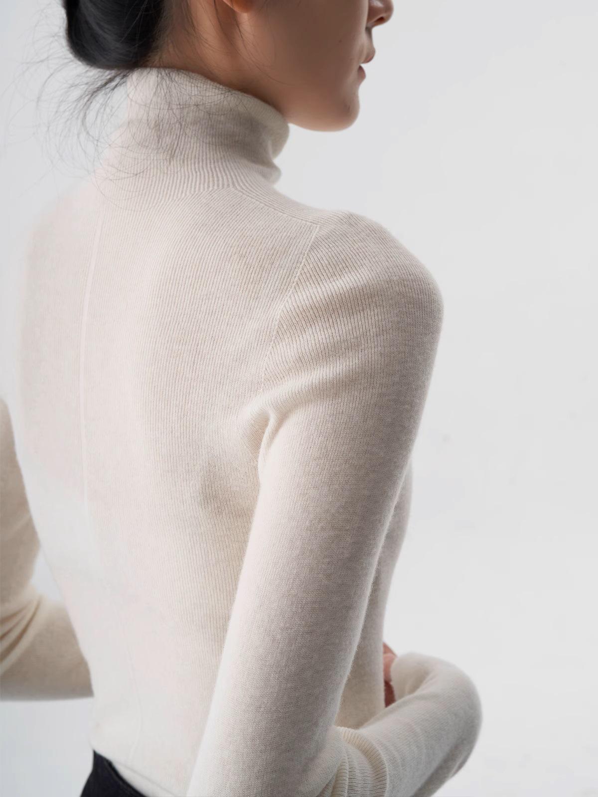SHALLOW STREAMS: A cozy 100% wool women s sweater with a stylish swan neck and high collar. One Size
SHALLOW STREAMS: A cozy 100% wool women s sweater with a stylish swan neck and high collar. One Size