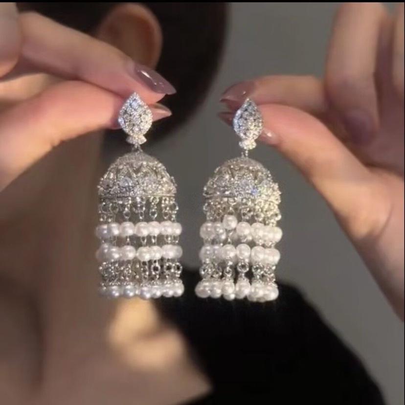 European court style fringed earrings burst high-end temperament stud earrings daily earrings
European court style fringed earrings burst high-end temperament stud earrings daily earrings