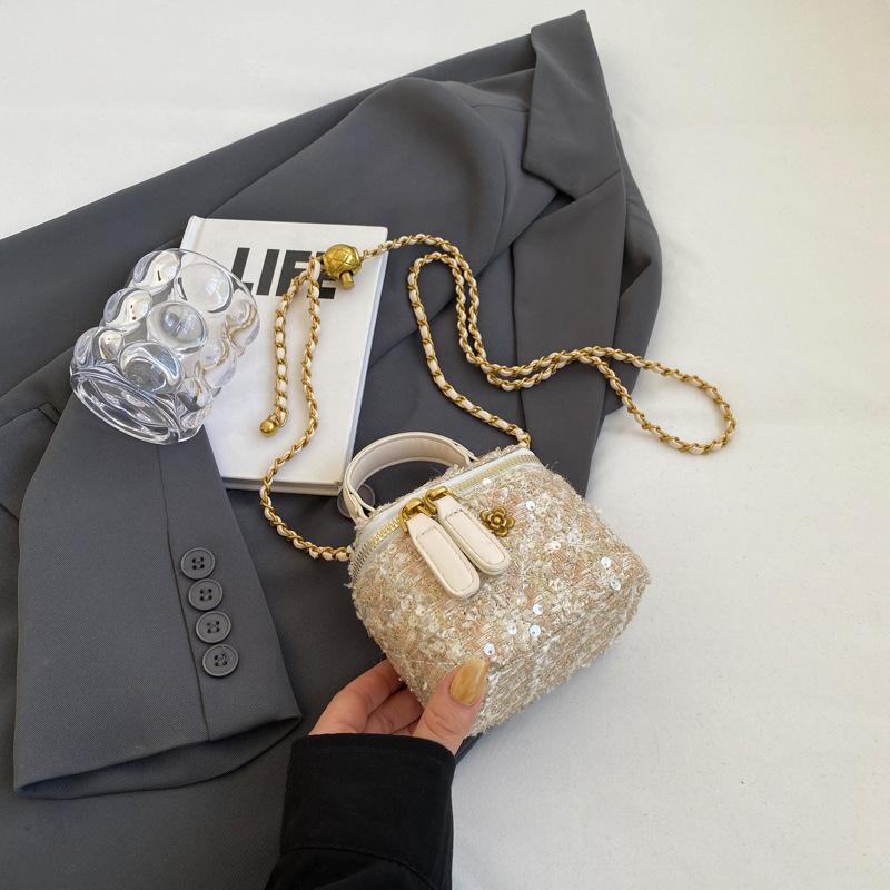 Сумка-клатч на цепочке в форме ромба, женская осенне-зимняя новинка, модная сумка через плечо, нишевая универсальная маленькая квадратная сумка
Сумка-клатч на цепочке в форме ромба, женская осенне-зимняя новинка, модная сумка через плечо, нишевая универсальная маленькая квадратная сумка