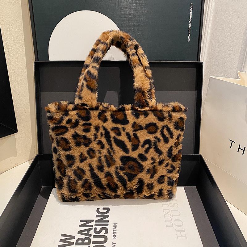 Melaleuca Leopard Print Kitty Handbag - Cute, Portable Souvenir Bag for Outings
Melaleuca Leopard Print Kitty Handbag - Cute, Portable Souvenir Bag for Outings
