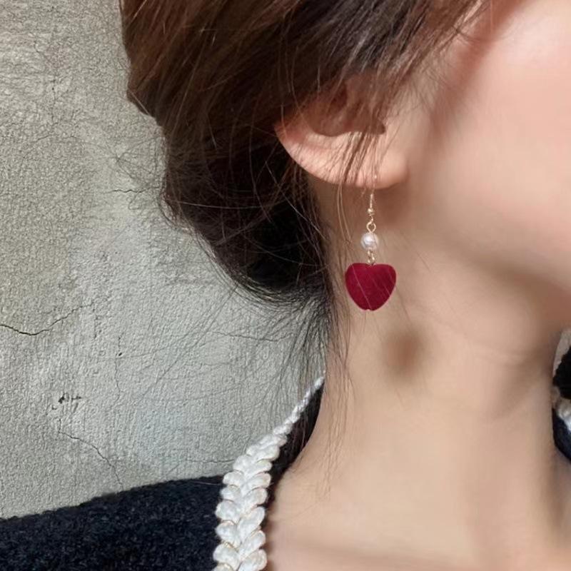 Winter warmth~ temperament versatile cute hairball stud earrings women s lamb wool pom-pom matte earrings autumn and winter ear jewelry
Winter warmth~ temperament versatile cute hairball stud earrings women s lamb wool pom-pom matte earrings autumn and winter ear jewelry