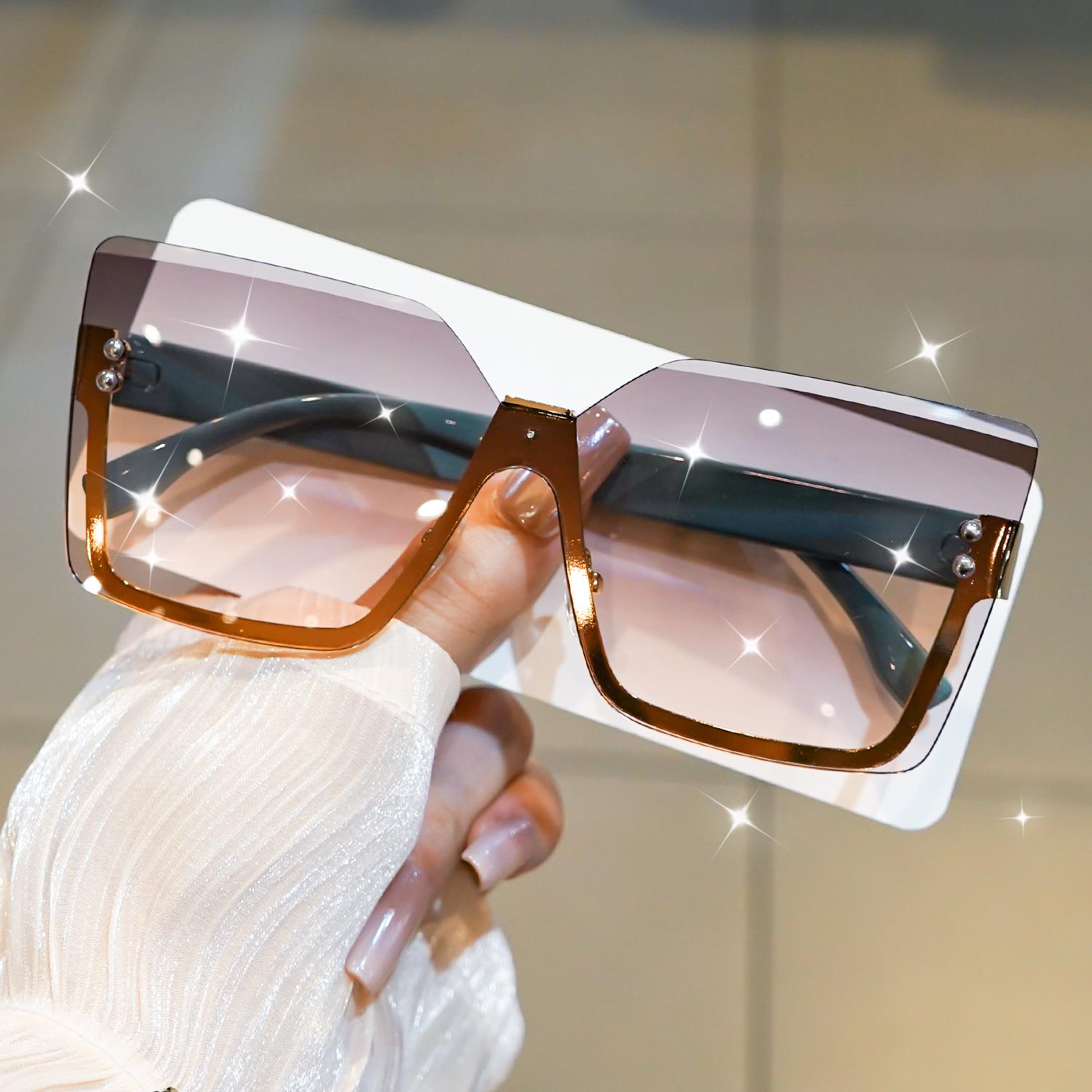 High Quality Luxurious Y2K-Inspired Square Frameless Sunglasses for Women and Men - Gradient Lens TransitionStylish Accessory for Parties&
High Quality Luxurious Y2K-Inspired Square Frameless Sunglasses for Women and Men - Gradient Lens TransitionStylish Accessory for Parties&