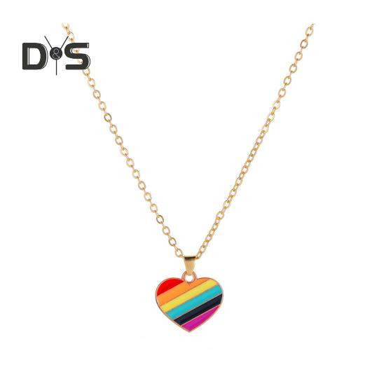 Женское ожерелье, гладкое сердце, полосатый Радужный кулон, регулируемая длина, колье из нержавеющей сплава, ожерелье, украшение на шею, ювелирные изделия, подарок на день рождения золотистый
Женское ожерелье, гладкое сердце, полосатый Радужный кулон, регулируемая длина, колье из нержавеющей сплава, ожерелье, украшение на шею, ювелирные изделия, подарок на день рождения золотистый