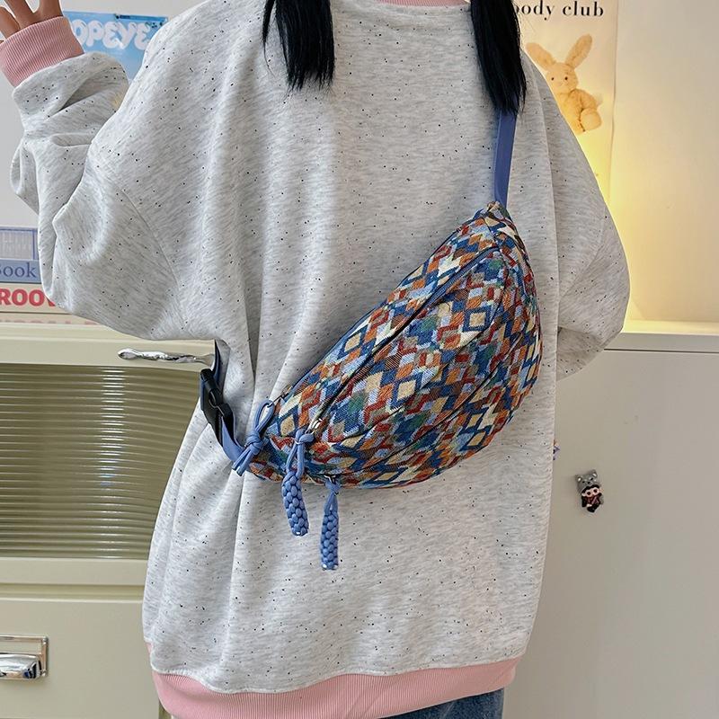 Retro plaid literary and versatile breast bag girls 2025 crossbody dumpling bag new high-end niche mobile phone fanny pack синий
Retro plaid literary and versatile breast bag girls 2025 crossbody dumpling bag new high-end niche mobile phone fanny pack синий