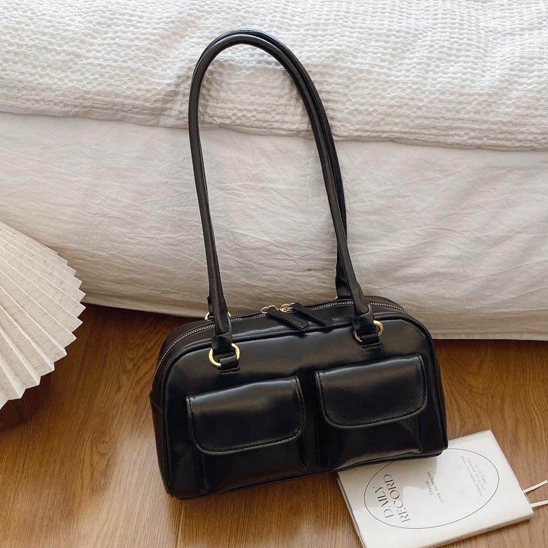 Легкая роскошная сумка через плечо в иностранном стиле, маленькая квадратная сумка на плечо, осень 2024 года, новая персонализированная модная простая нишевая конструкция, портативная сумка для подмышек чёрный