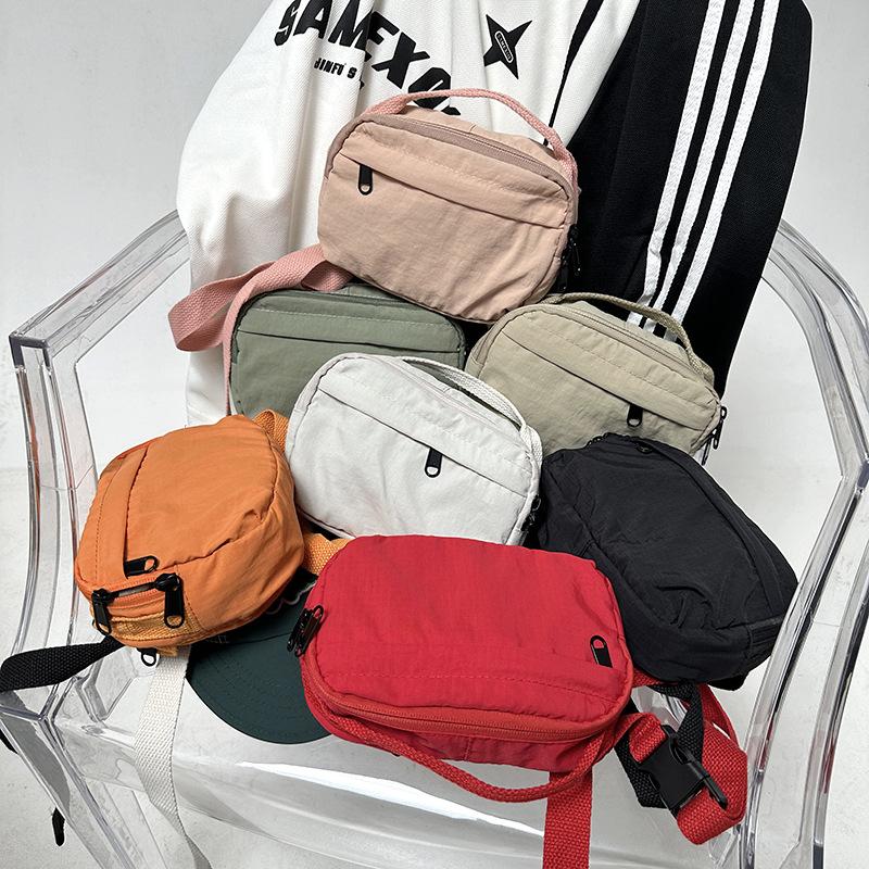 Новая маленькая квадратная сумка из нейлона однотонного цвета макарон, водонепроницаемая, легкая и повседневная, универсальная, на одно плечо, через плечо, поясная сумка, нагрудная сумка, простая зелёный
Новая маленькая квадратная сумка из нейлона однотонного цвета макарон, водонепроницаемая, легкая и повседневная, универсальная, на одно плечо, через плечо, поясная сумка, нагрудная сумка, простая зелёный