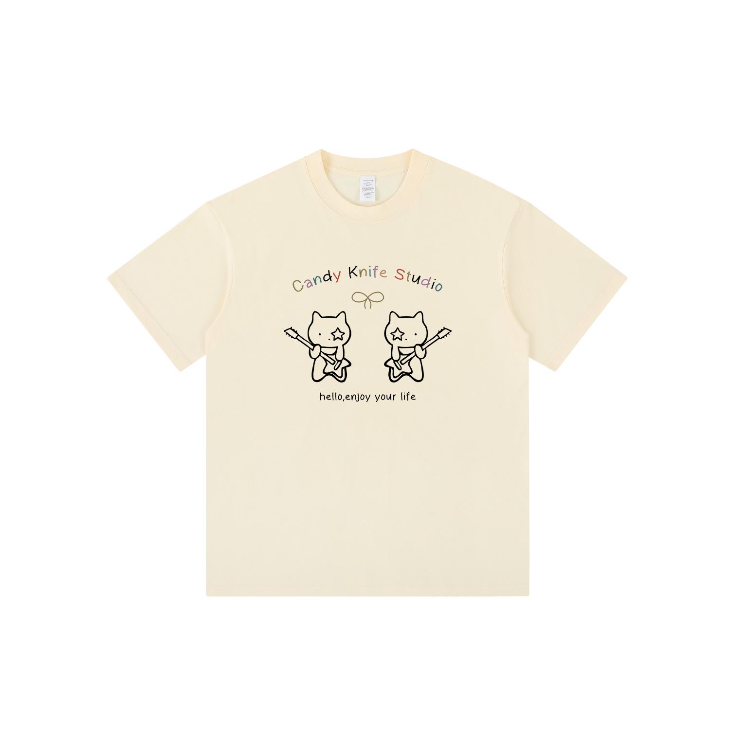 Женская мультяшная белая футболка приталенного кроя с принтом кота-рокера и прямым плечом 3XL бежевый