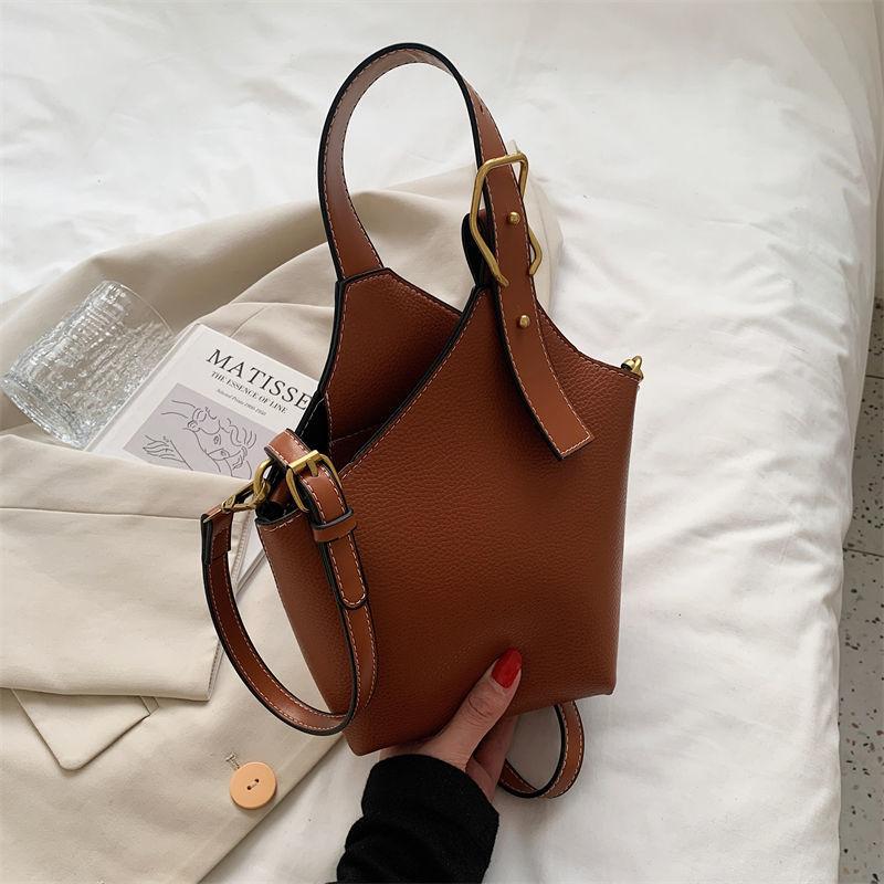 New fashionable versatile bag women s bag retro contrasting color handbag bucket bag vegetable basket bag single shoulder oblique span women s bag коричневий
New fashionable versatile bag women s bag retro contrasting color handbag bucket bag vegetable basket bag single shoulder oblique span women s bag коричневий