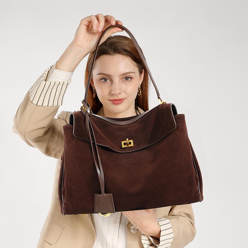 Women s Large-Capacity Genuine Leather Shoulder and Tote Bag with Suede Accent - Perfect for Autumn/Winter
Women s Large-Capacity Genuine Leather Shoulder and Tote Bag with Suede Accent - Perfect for Autumn/Winter