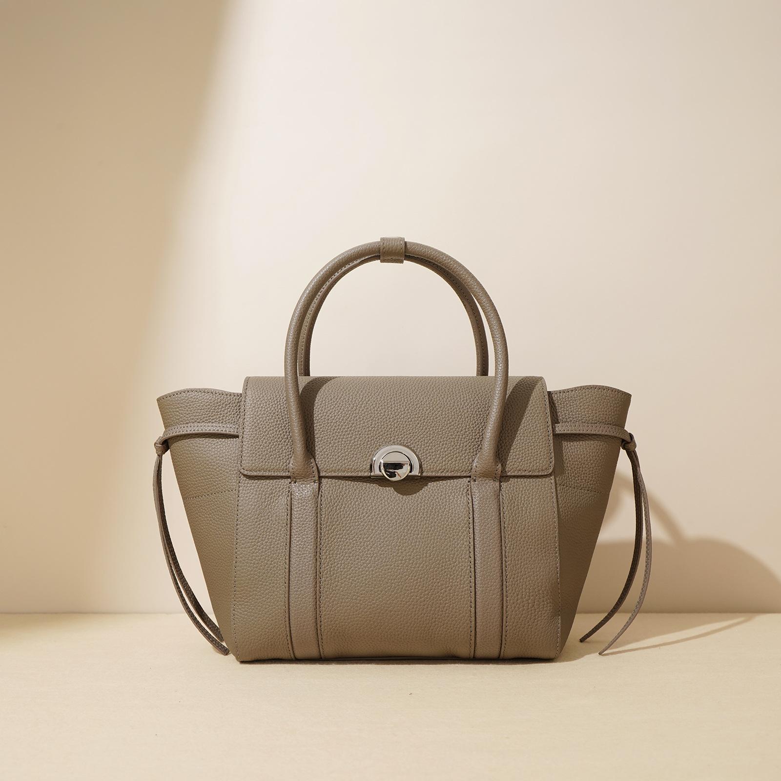 New Cowhide High-end Shoulder Handbag Commuting Large-capacity Messenger Handbag Women s Bag чёрный
New Cowhide High-end Shoulder Handbag Commuting Large-capacity Messenger Handbag Women s Bag чёрный