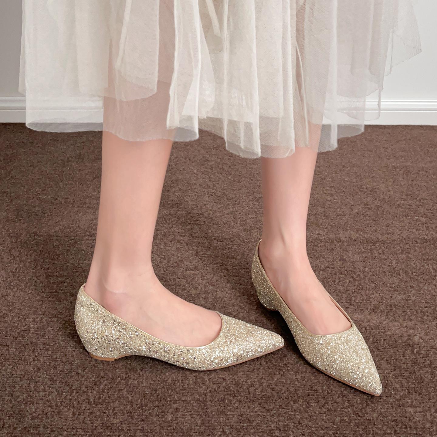 Новые весенне-летние женские туфли-лодочки с пайетками, острым носком и скрытым каблуком - вечерние туфли для通勤 во французском стиле 37 шампанского
Новые весенне-летние женские туфли-лодочки с пайетками, острым носком и скрытым каблуком - вечерние туфли для通勤 во французском стиле 37 шампанского