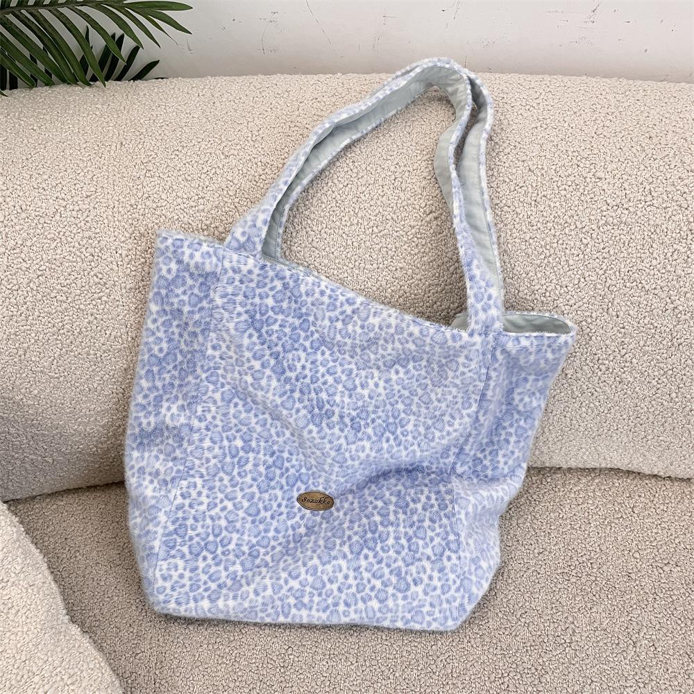 Korean Leopard Print Double-sided Plush Women s Shoulder Bags Large Capacity Female Shopping Bag Casual Versatile Ladies Handbag синій
Korean Leopard Print Double-sided Plush Women s Shoulder Bags Large Capacity Female Shopping Bag Casual Versatile Ladies Handbag синій