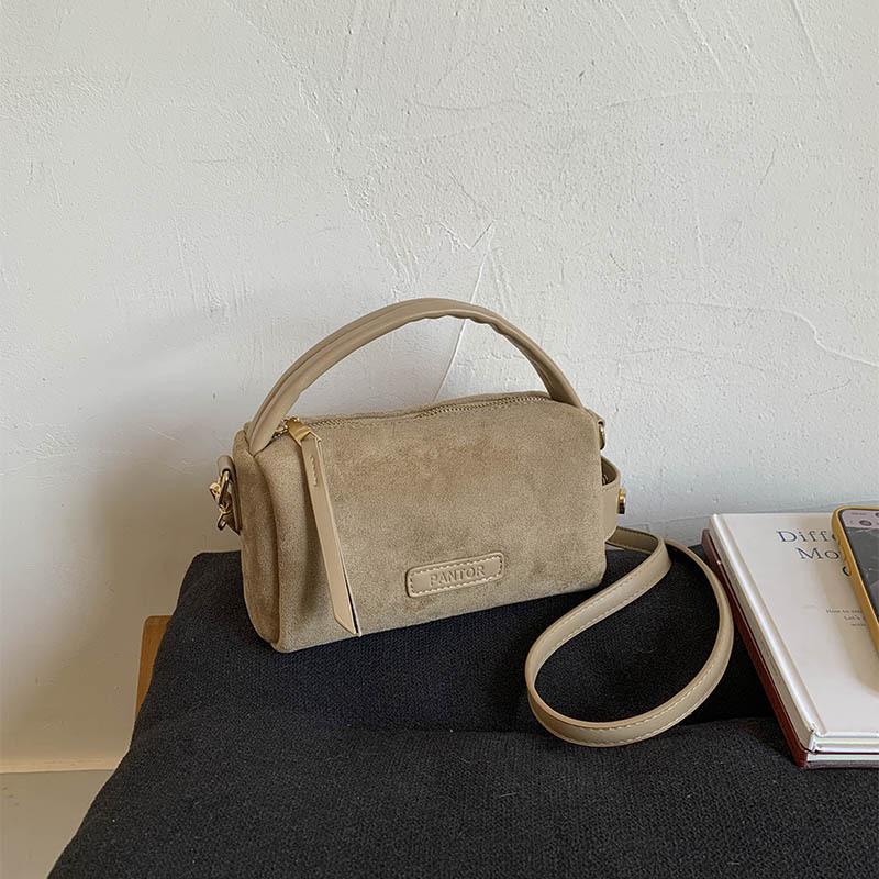 Simple Faux Suede Texture Crossbody Bags Women s Temperament Fashion Letter Commuter Shoulder Bag Korean Version Casual Handbags хакі
Simple Faux Suede Texture Crossbody Bags Women s Temperament Fashion Letter Commuter Shoulder Bag Korean Version Casual Handbags хакі