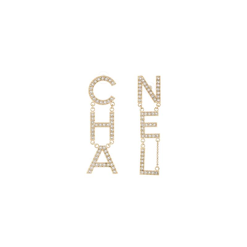 CHANEL crystal letter earrings gold золотий
CHANEL crystal letter earrings gold золотий