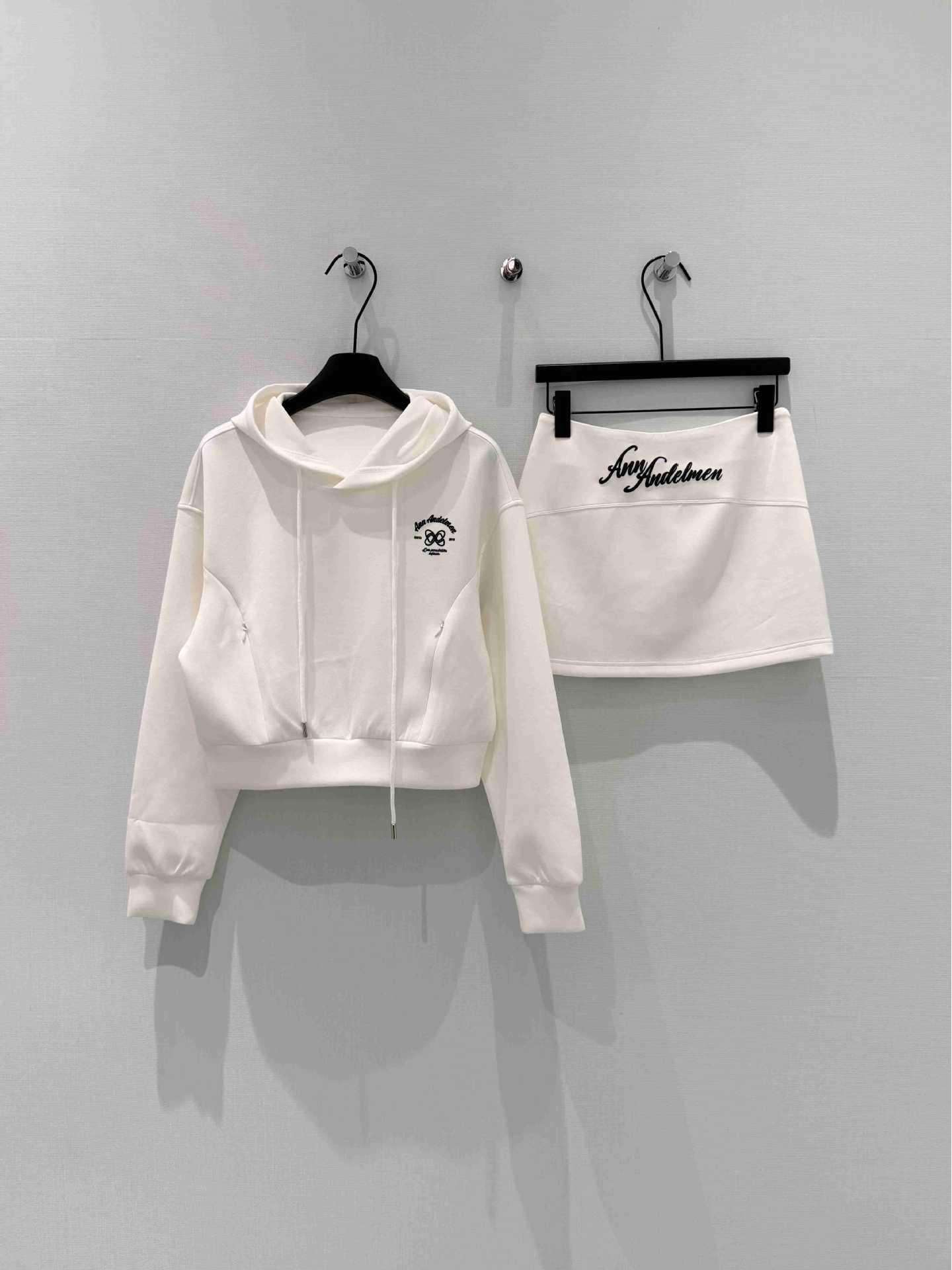 Nan You Women s Spring Hooded Sweatshirt & High-Waisted Short Skirt Set with Letter Print Medium білий
Nan You Women s Spring Hooded Sweatshirt & High-Waisted Short Skirt Set with Letter Print Medium білий
