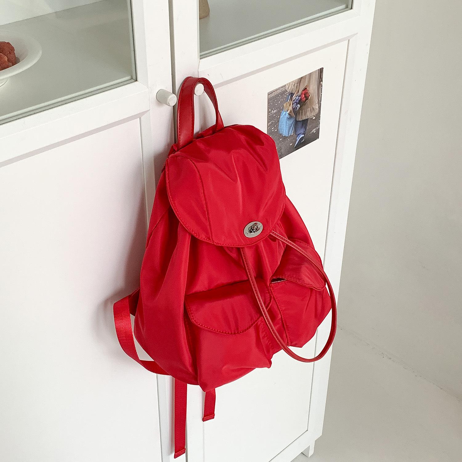 New Wrinkle Resistant and Waterproof Nylon Women s Backpack for Summer Leisure with Multiple Pockets and Solid Color Commuting Backpack красный
New Wrinkle Resistant and Waterproof Nylon Women s Backpack for Summer Leisure with Multiple Pockets and Solid Color Commuting Backpack красный